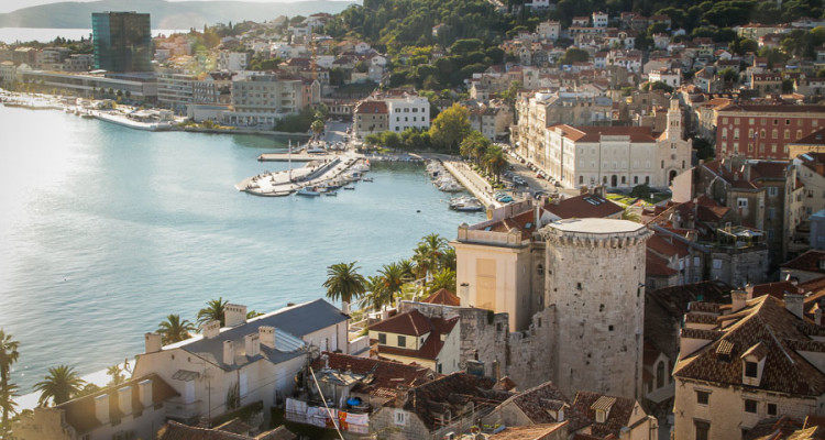 Panoramas and scenic vistas of landmarks, landscapes and architecture from travel bloggers