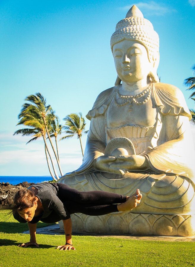 Yoga in Hawaii resort style