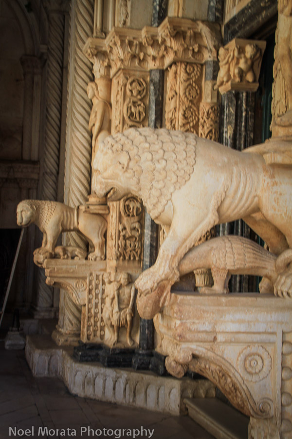 Entrance details with Venetian lions