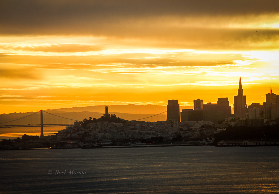 San Francisco sunrise - a scenic Panorama