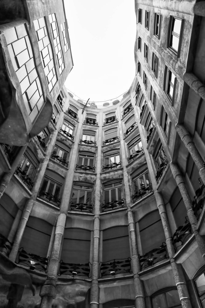 Touring Casa Mila in Barcelona