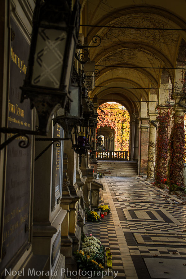 Arcade and tombs at Mirogij cemetery