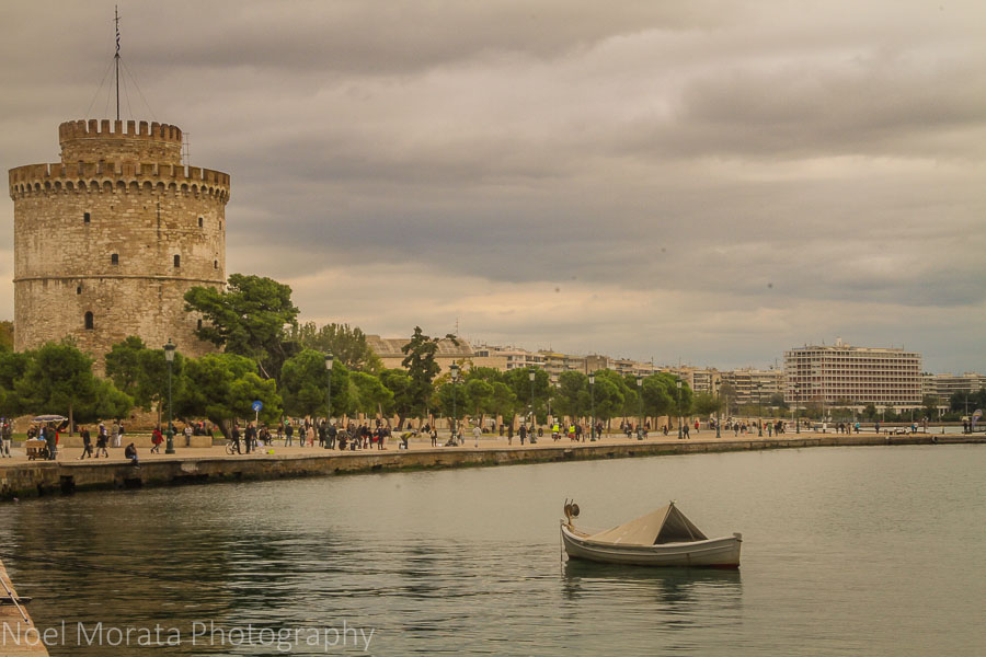 The white tower at the Thessaloniki bay front 