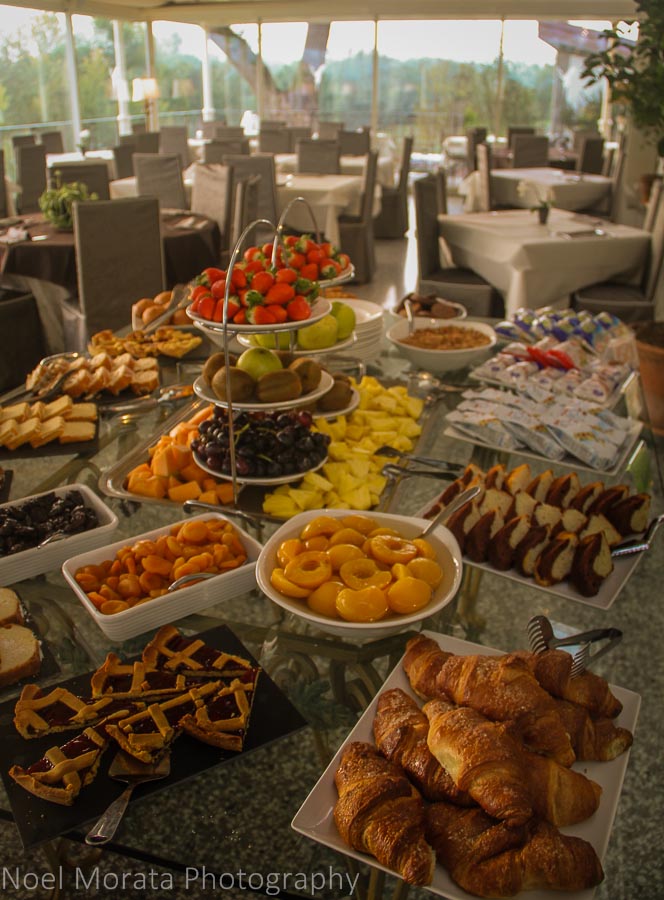 Hotel La Ali del Frassino pastry breakfast section
