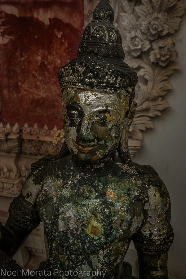 Buddha figure at Baan SIlapin