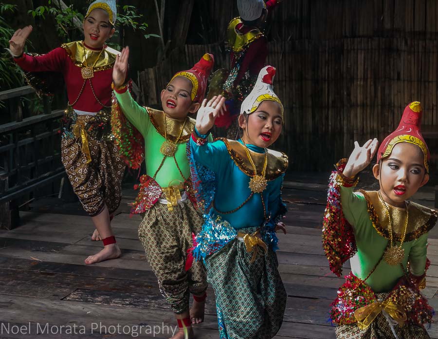 Bangkok girls dance performance