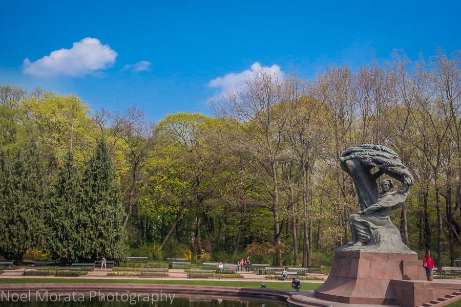 Touring Warsaw at Lazienki park and the Chopin memorial