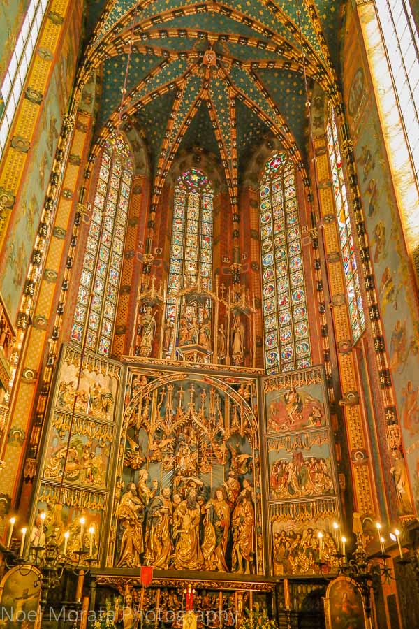  St. Mary's Basilica, Interior details and altar