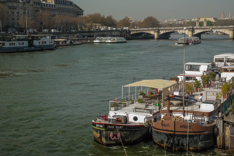 Visiting Paris: 10 tips and suggestions - walking the bridges along the Seine river