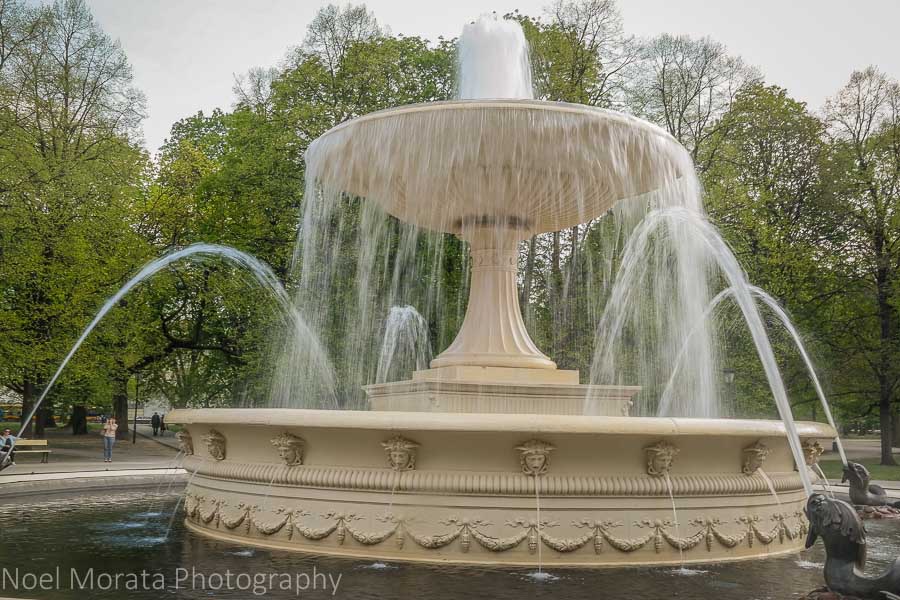 Touring Warsaw - Beautiful fountains at the central district of Warsaw
