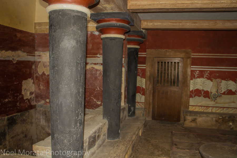 Painted room details - A visit to Knossos in Crete