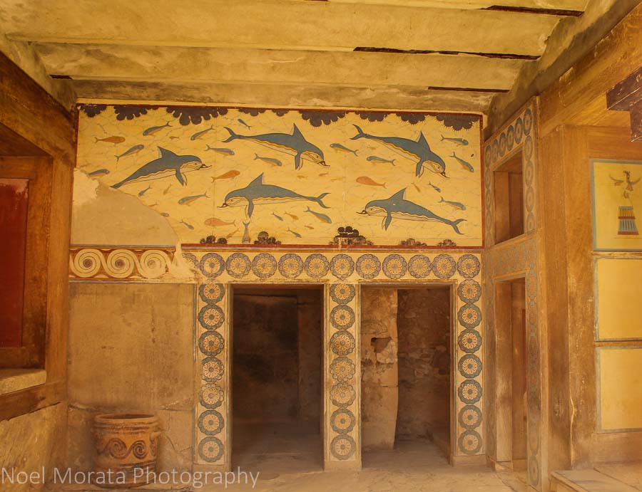 A visit to Knossos in Crete and a dolphin mural