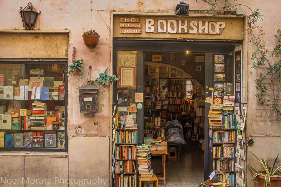 A bookshop walking around Trastevere, Rome
