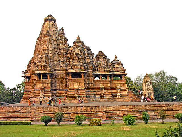 7 Magnificent Temples of India visvanatha-temple