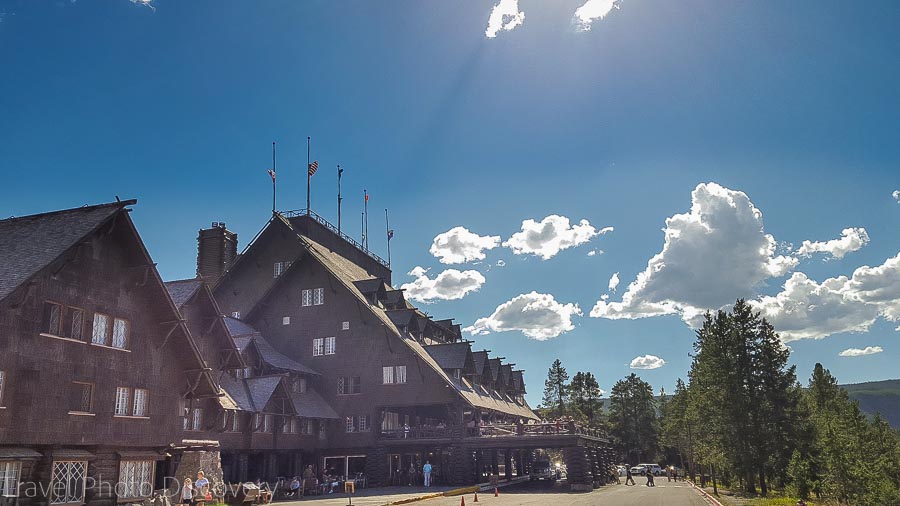 Old Fatithful Inn at Yellowstone National Park 2016