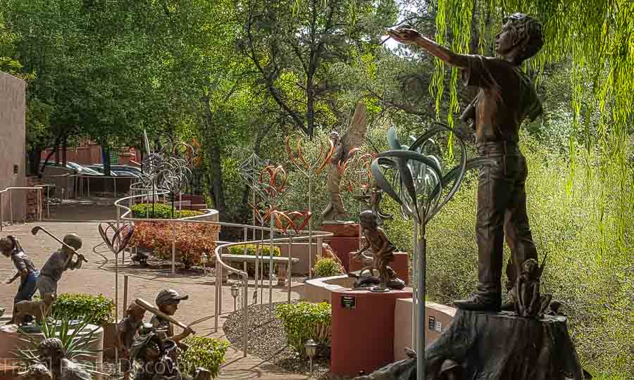 Art gallery scene Visiting Sedona landscapes and attractions