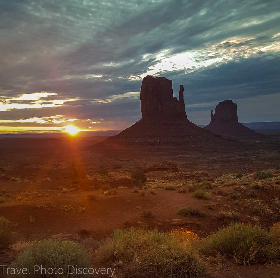 Gorgeous sunrise at Monument Valley Utah & Arizona border