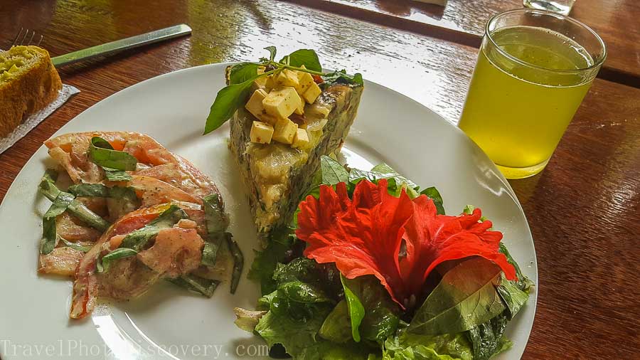 Cacao tour lunch at La Loma Bocas del Toro