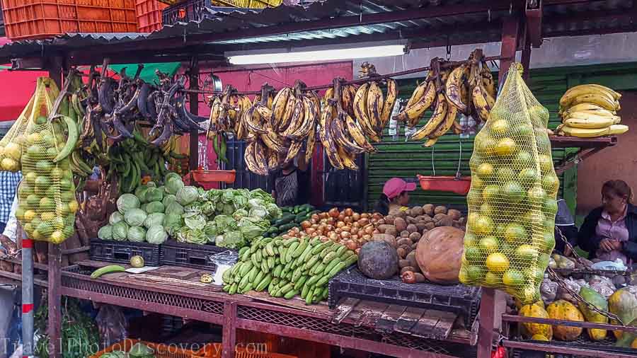 Outdoor markets in the shopping promenades of Casco Viejo in Panama City