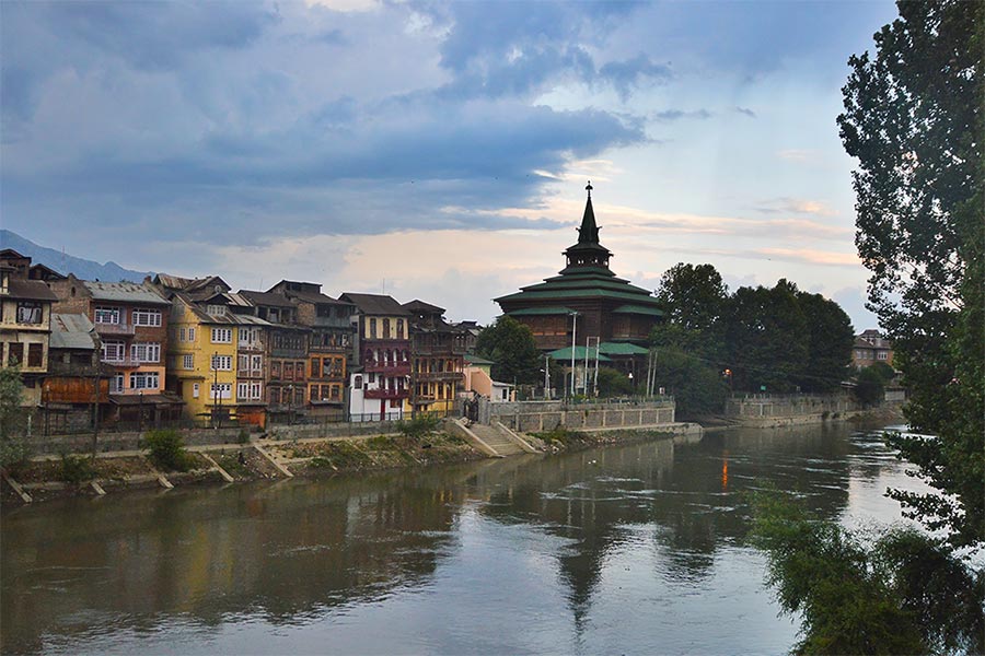 Romantic getaways around the world at Srinagar India