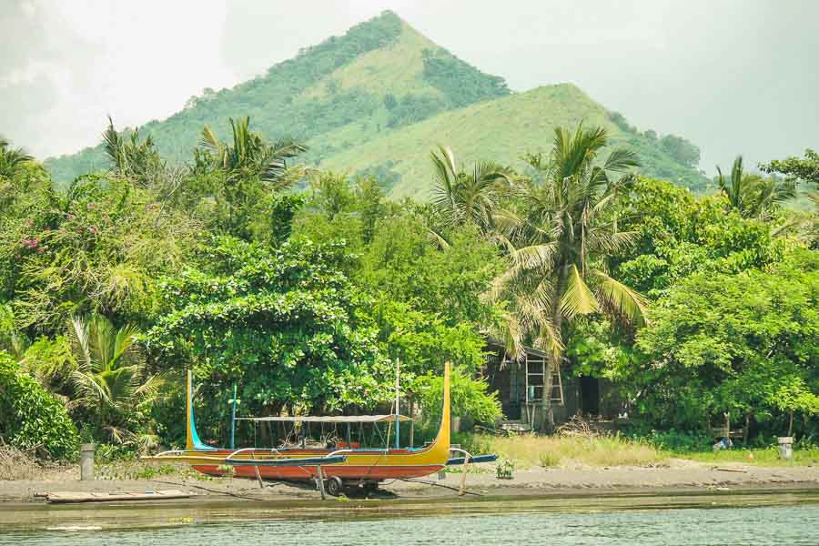 Tagaytay islands in the caldera