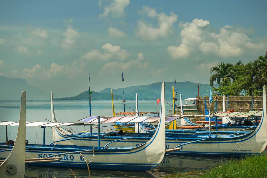 Banca cruises around Tagaytay