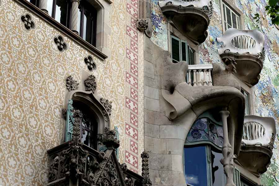 Exploring the architecture in Gracia district