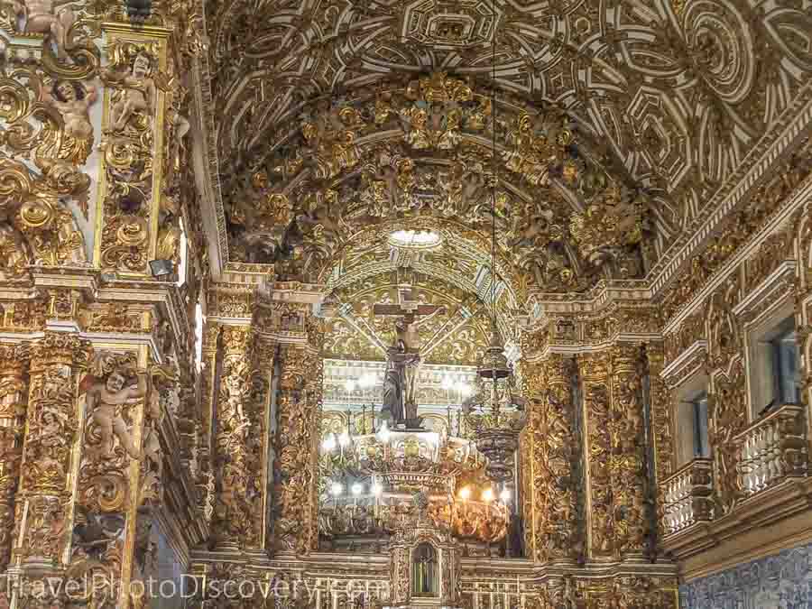 Elaborate interiors of Igreja e Convento de São Francisco