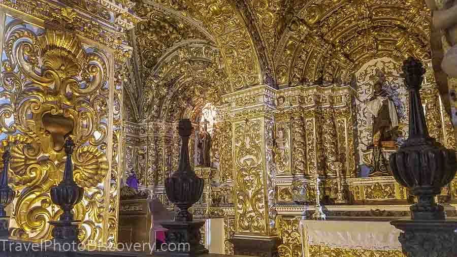 Side chapels of the Igreja e Convento de São Francisco