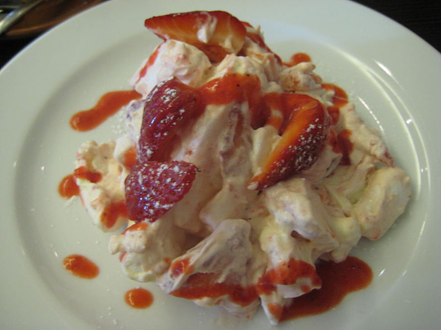 Creamy-Eton_Mess_with_strawberry_coulis