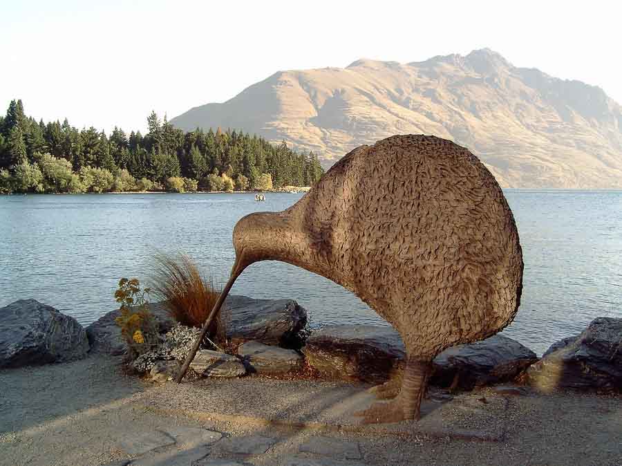 queenstown-kiwi-bird-statue