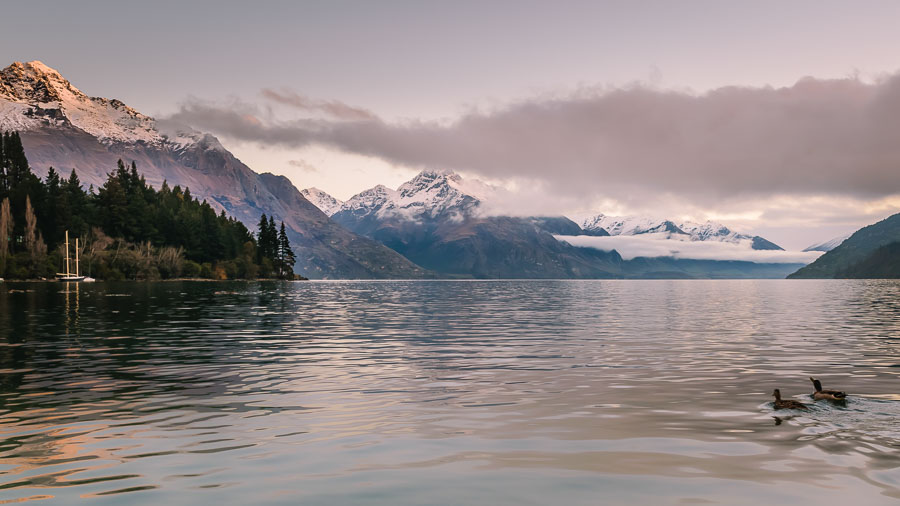 queenstown-new-zealand-lake-wakatipu-evening-purple-sky