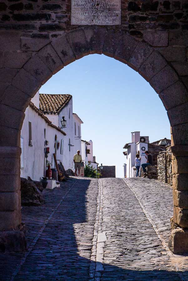 Monsaraz-entrance-in Evora