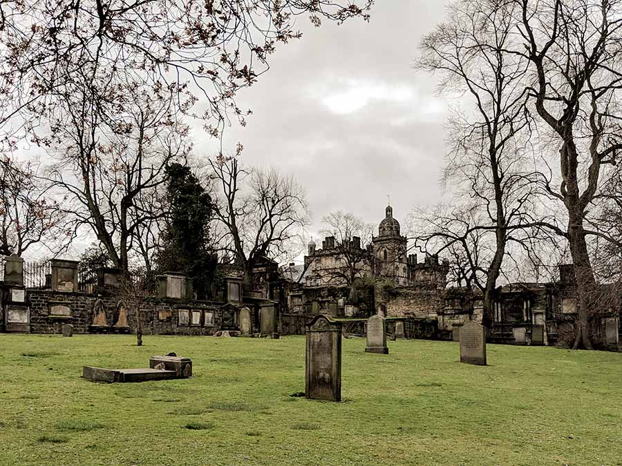 greyfriars-kirkyard-in-edinburgh