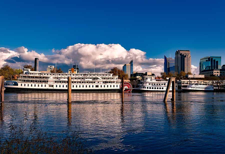 sacramento-river cruising