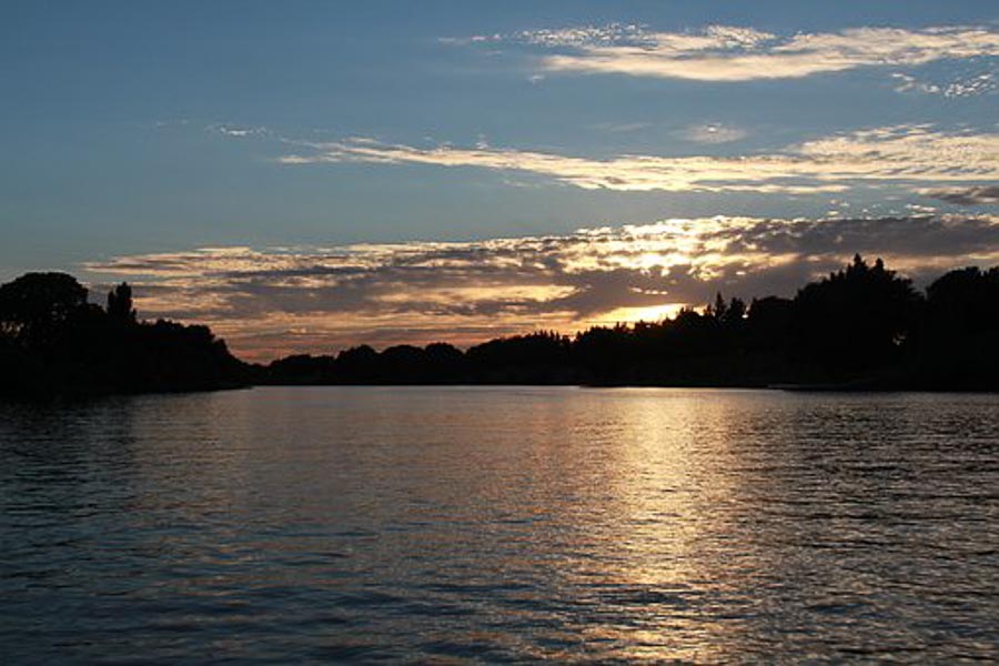 sacramento-river at sunset