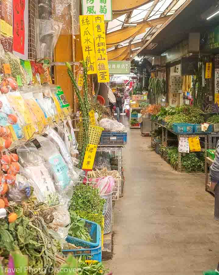 Exploring the Bangka district in Taipei