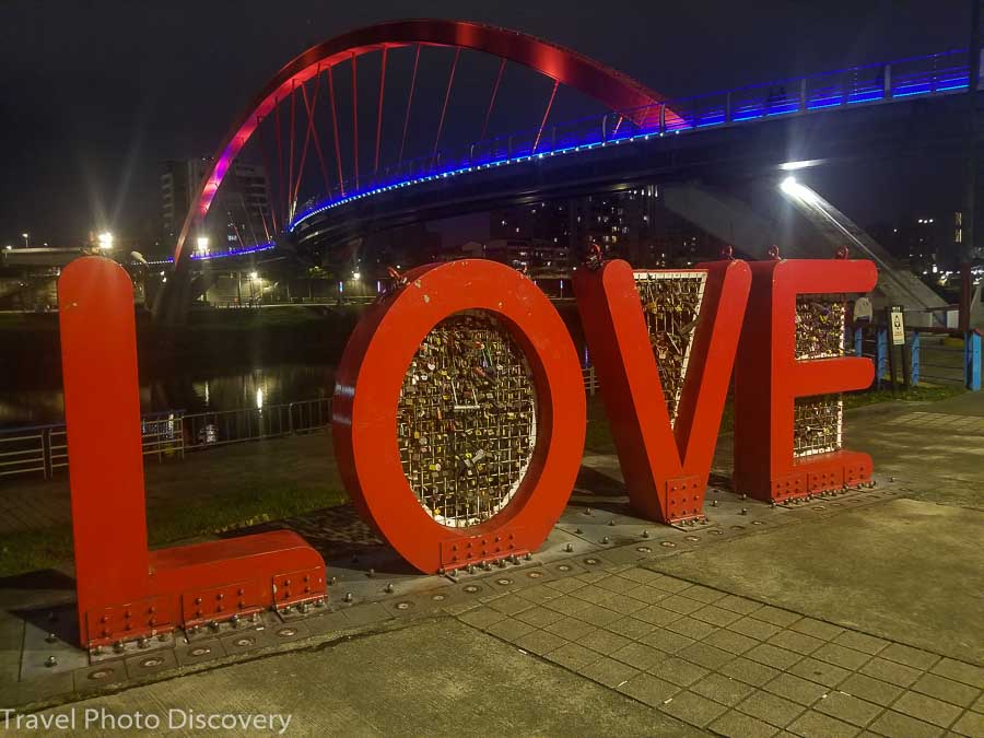 Taiwan night at Keelung River