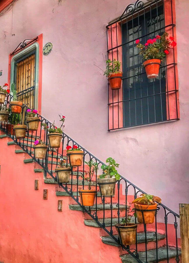 El Callejon del Beso (Alleyway of the Kiss.)