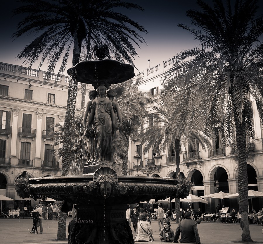 Placa Reial, a large elegant square with shops and restaurants in the Gothic district of Barcelona
