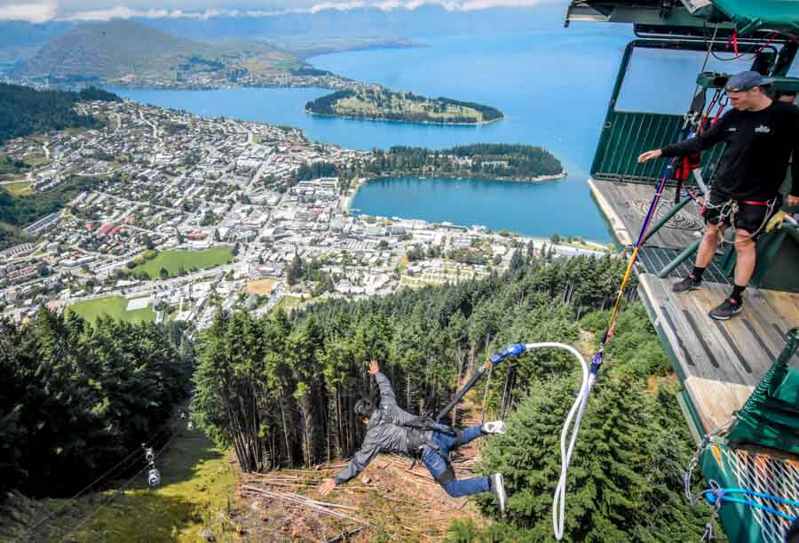 Ledge Bungy With Queenstown View