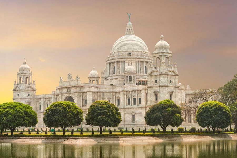 Visit the Victoria Memorial Palace