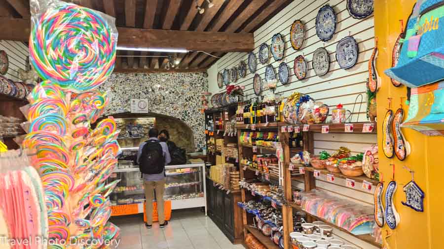 Enjoy a visit to the candy street - Calle de los Dulces