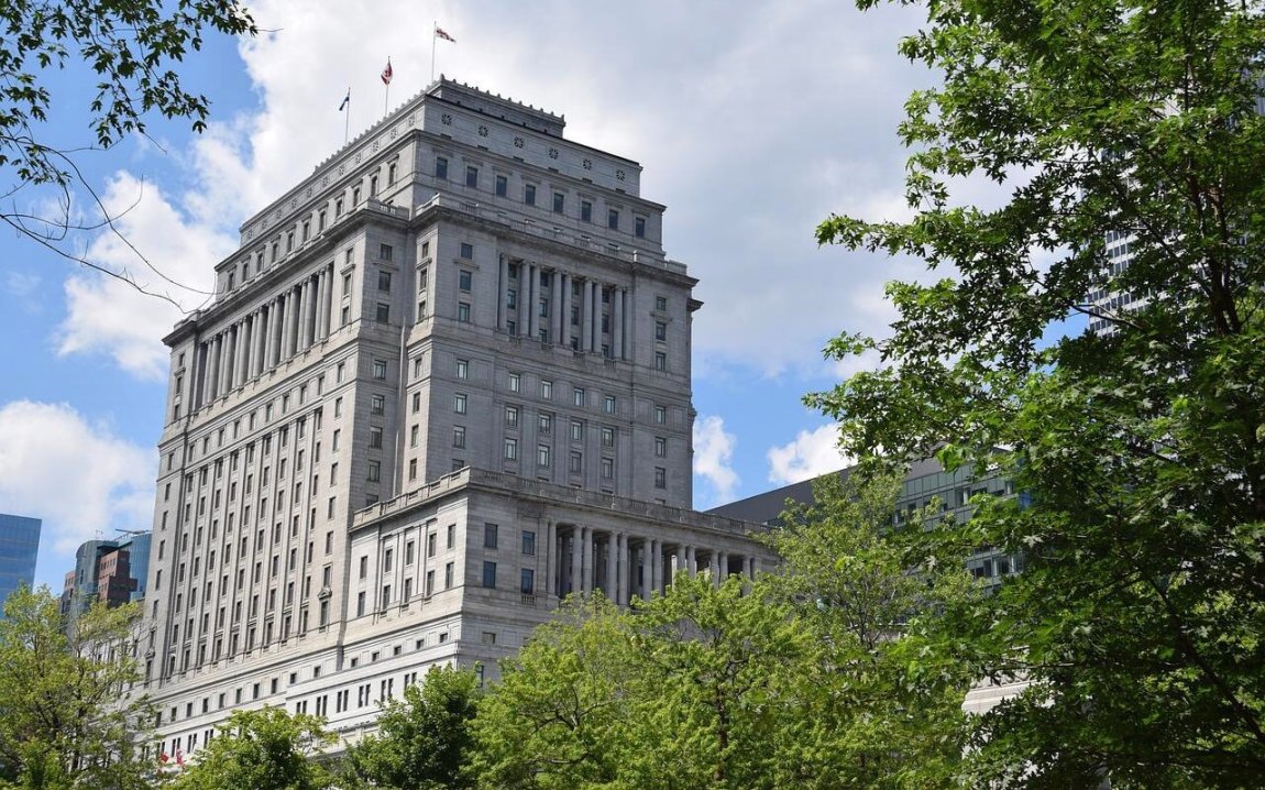 2 Days in Montreal: An Epic + Easy Itinerary 4 building in montreal