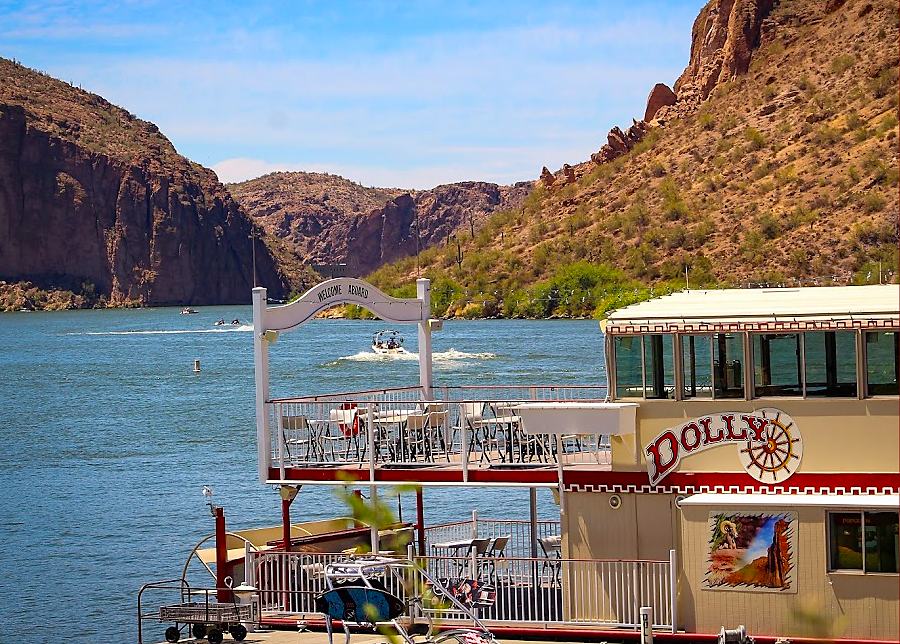 The Dolly Steamboat on Canyon Lake