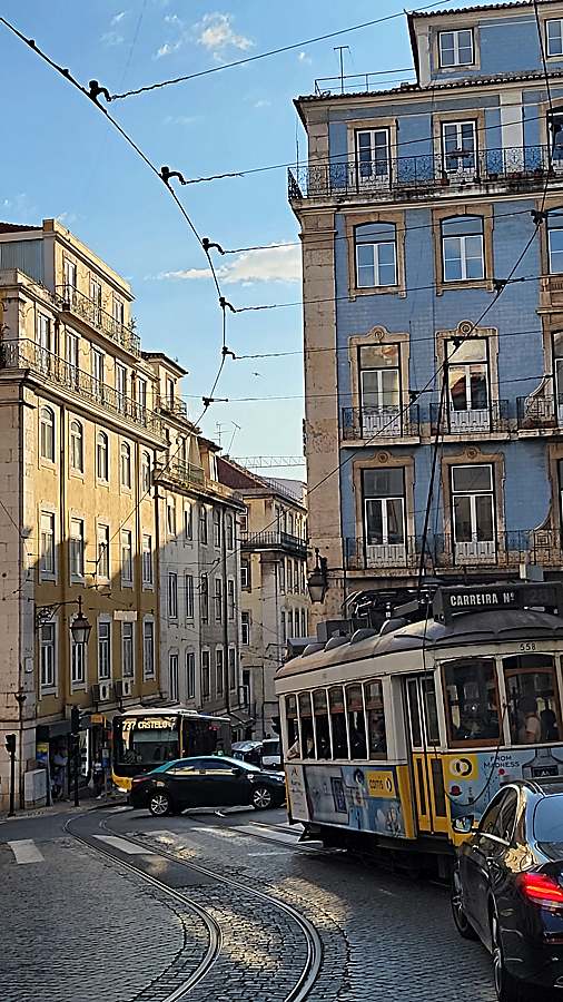 How to get to the Alfama District