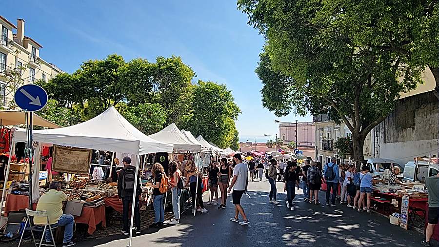 Where is the Feira da Ladra located?