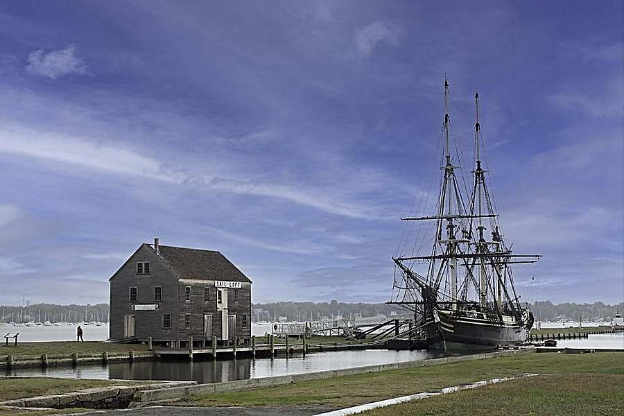  Salem, Massachusetts during fall time