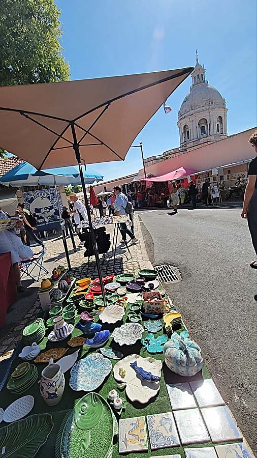 Details to visiting the Feira Da Ladra