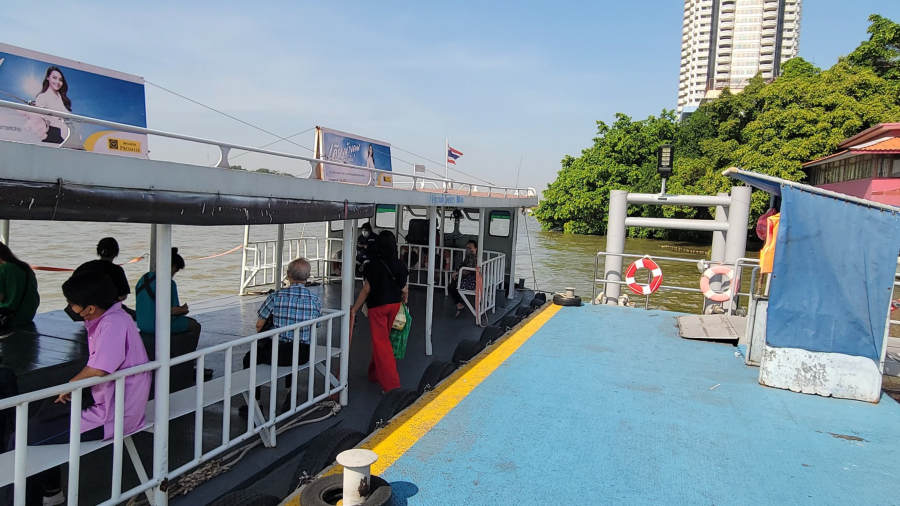  How to get around the Chao Phraya River on their ferries